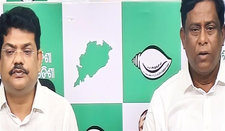 Bisforana:Farmer-dissatisfaction-is-increasing-due-to-market-and-token-problems-in-the-state-Forced-to-fight-for-their-rights-on-the-road-I-am-a-farmer-bjd