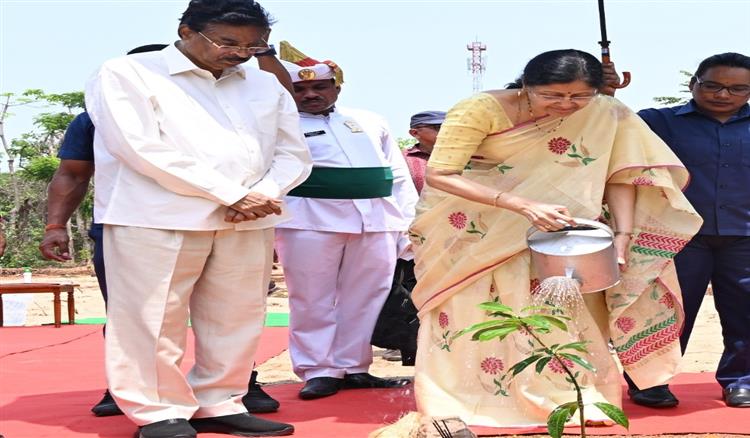 Bisforana:Governor-plants-saplings-on-World-Environment-Day--Taking-care-of-and-protecting-the-environment-should-be-everyones-responsibility---Governor