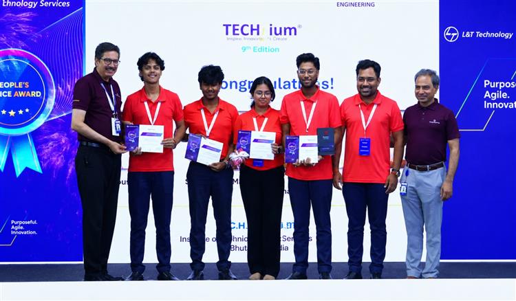 Bisforana:IT-students-received-Peoples-Choice-Award-at-TechGium