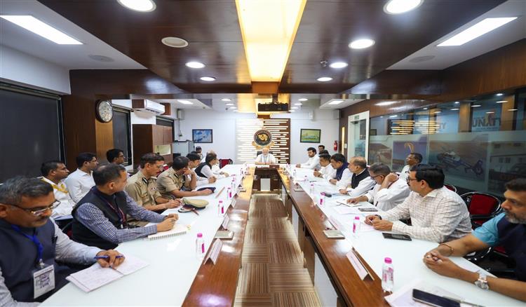 Bisforana:PM-meets-victims-of-tragic-air-crash-in-Ahmedabad