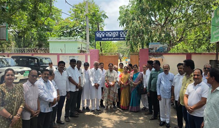 Bisforana:Pregnant-woman-murdered-in-Hinjili-Kharida-village-BJD-provides-financial-assistance-to-3-year-old-helpless-child