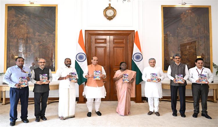 Bisforana:President-receives-first-copy-of-second-part-of-books-Wings-to-Our-Hopes-and-Ashaon-Ki-Udaan