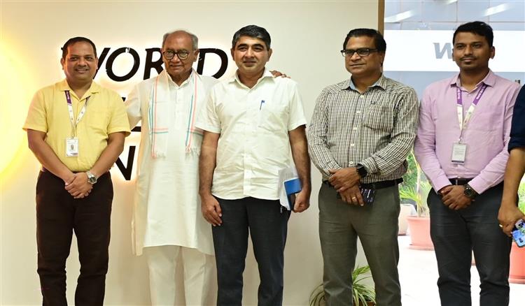 Bisforana:Rajya-Sabha-MP-Shri-Digvijay-Singh-visits-World-Skills-Centre