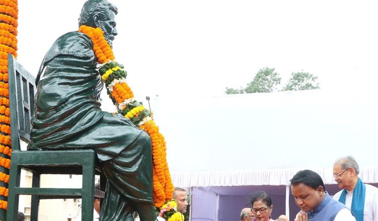 Bisforana:Utkalamani-Pandit-Gopabandhus-Shraddha-Divas-celebrated-at-the-Assembly-premises