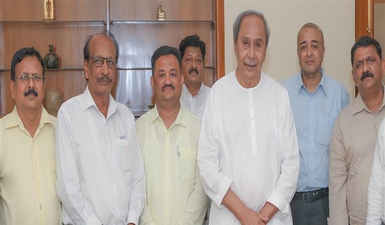 Bisforana:BJD-Legal-Front-meets-Naveen-Patnaik-Naveen-Patnaik-advises-to-work-towards-providing-legal-aid-to-the-poor-to-be-the-voice-of-the-common-people-against-injustice