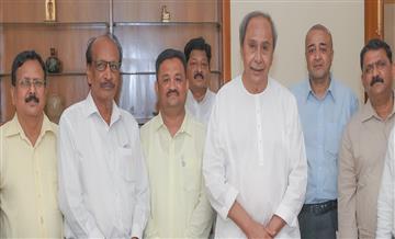 Bisforana:BJD-Legal-Front-meets-Naveen-Patnaik-Naveen-Patnaik-advises-to-work-towards-providing-legal-aid-to-the-poor-to-be-the-voice-of-the-common-people-against-injustice