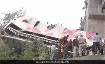 Bisforana:Bus-going-for-Vaishno-Devi-darshan-meets-with-accident-in-Jatwal-on-Saturday