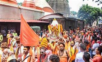 Bisforana:Crowd-of-devotees-at-Ambubasa-Mela