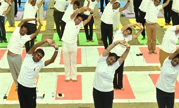 Bisforana:East-Coast-Railway-celebrates-International-Yoga-Day-at-Railway-Indoor-Stadium-Bhubaneswar