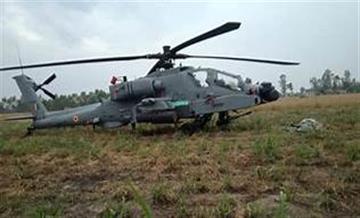 Bisforana:Emergency-landing-of-Air-Force-Apache-helicopter