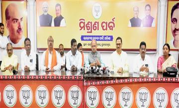 Bisforana:Sarpanchs-committee-members-public-representatives-leaders-and-workers-of-Kakatpur-Rayagada-Begunia-assembly-constituencies-joined-BJP