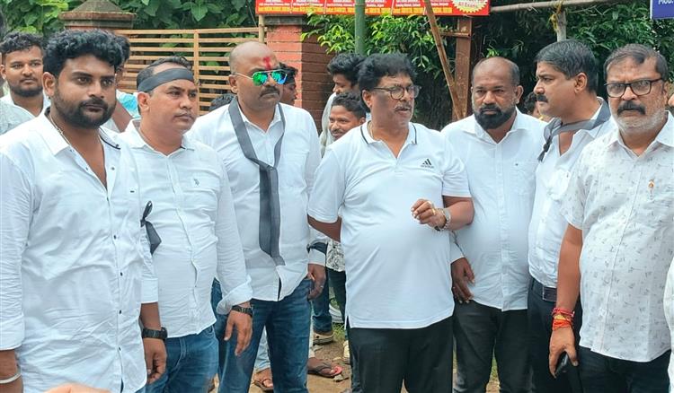 Bisforana:Senior-BJD-leader-meets-opposition-party-leader