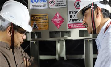 Bisforana:Shri-Ashwani-Baishnab-reviews-hydrogen-train-and-state-of-the-art-maintenance-facilities