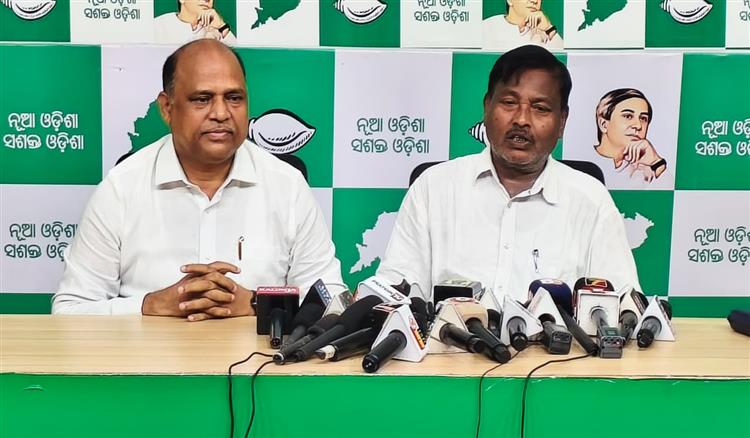 Bisforana:Suicide-of-a-Dalit-youth-at-the-Kendrapara-District-Magistrates-office-An-innocent-life-lost-due-to-the-governments-extreme-negligence-BJD