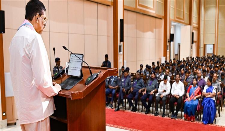 Bisforana:The-Governor-attended-the-state-award-ceremony-of-Scouts-and-Guides-of-India